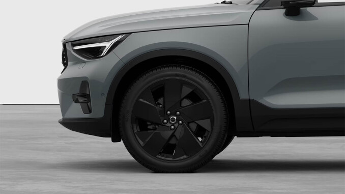 Volvo XC40 2.0 B3P Plus Pro Black Edition 5dr Auto Petrol Estate - Image 6